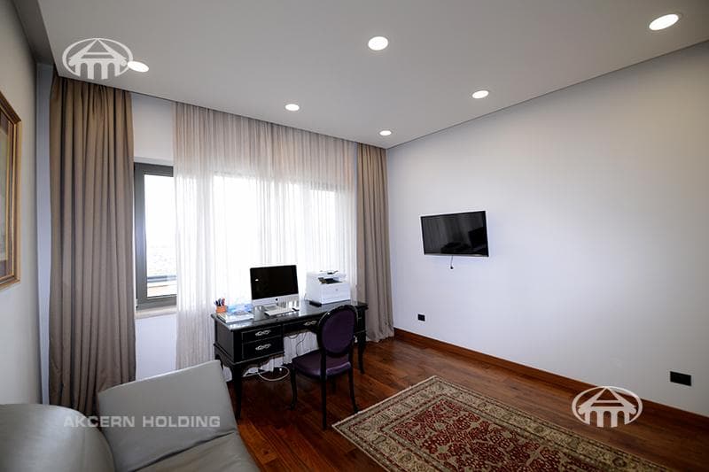 Mansion · 5 rooms · 777 m² · Avan