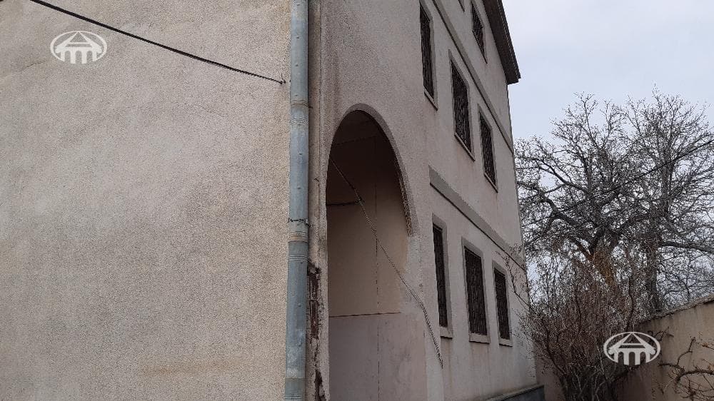 Mansion · 9 rooms · 1,117 m² · Arzni