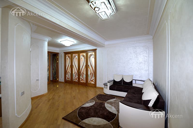 Apartment · 4 rooms · 240 m² · Kentron