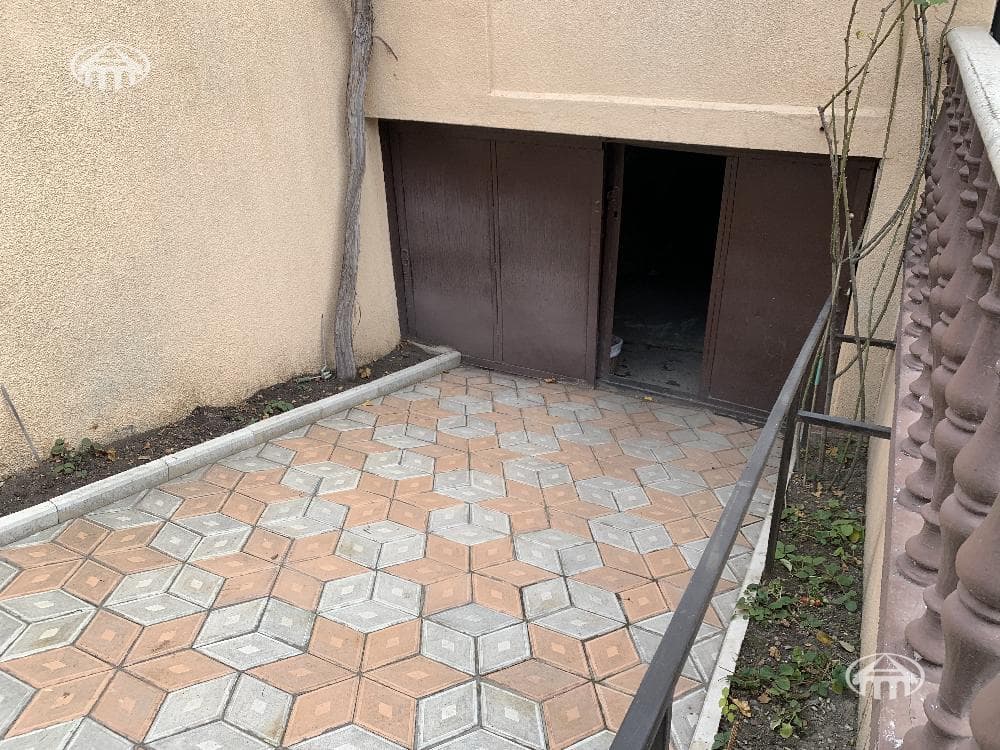 House · 4 rooms · 256 m² · Ajapnyak