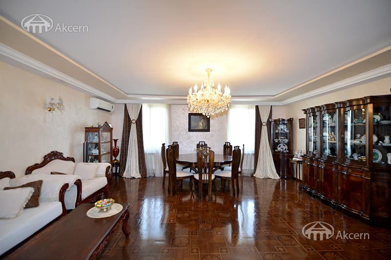 Квартира · 4 комн. · 173 м² · Кентрон