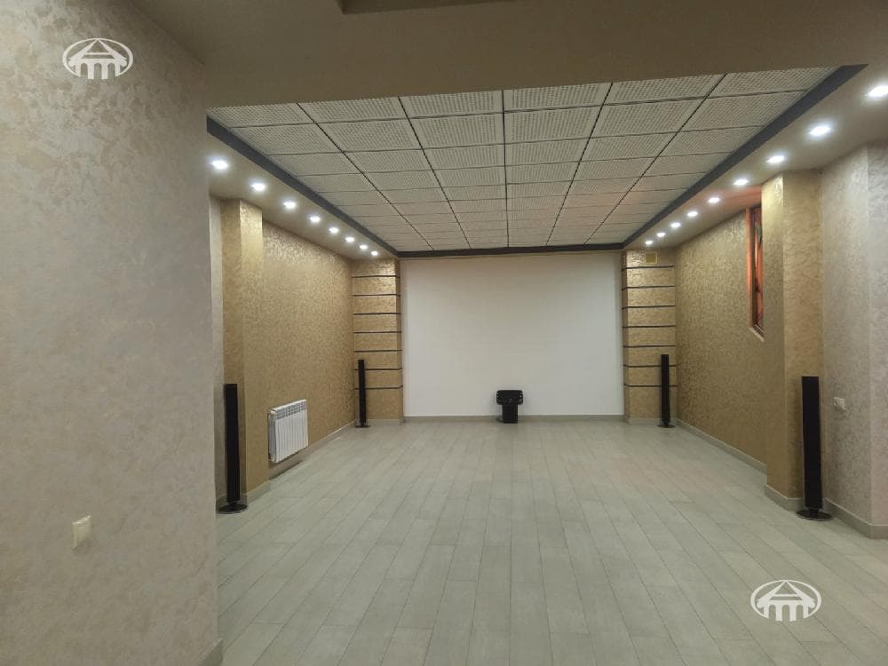 Особняк · 5 комн. · 280 м² · Аджапняк
