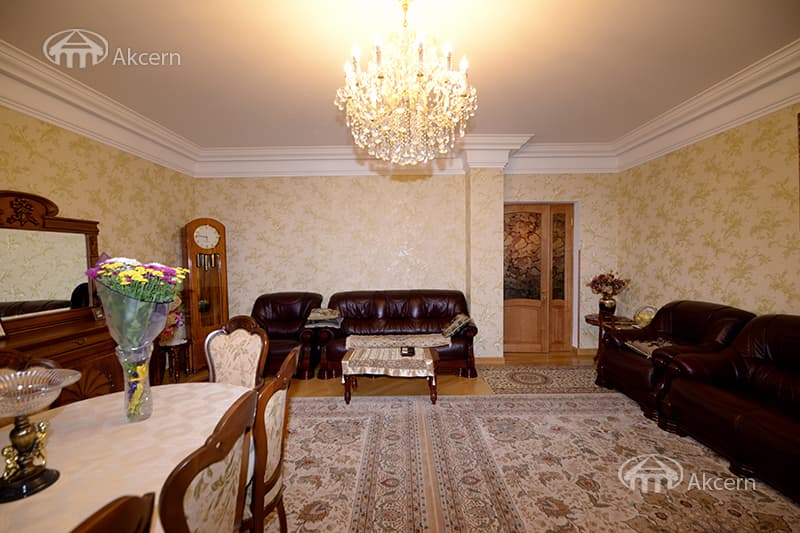Mansion · 5 rooms · 372 m² · v. Arinj