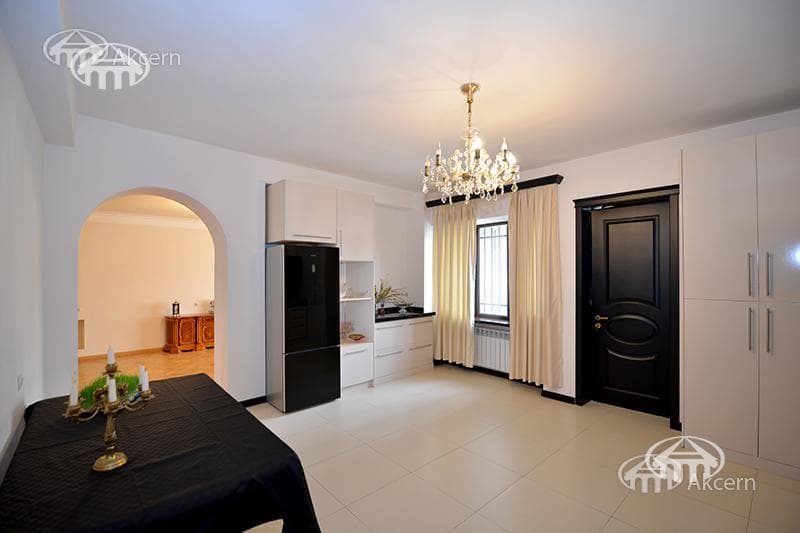 Особняк · 5 комн. · 740 м² · с. Ариндж