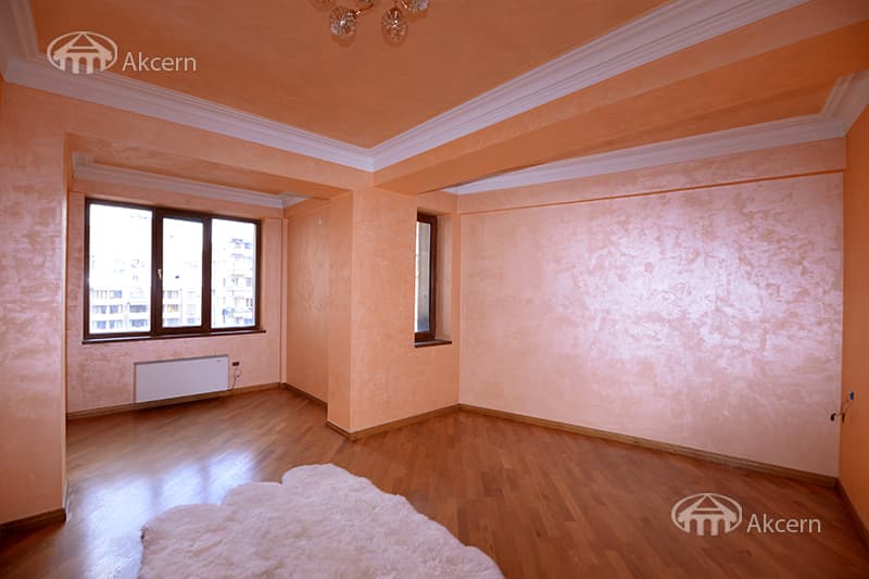 Apartment · 4 rooms · 240 m² · Kentron
