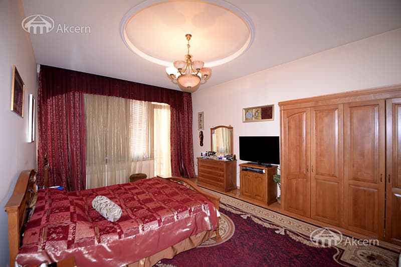 Mansion · 7 rooms · 650 m² · Kentron