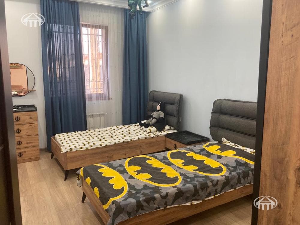 House · 5 rooms · 310 m² · Erebuni