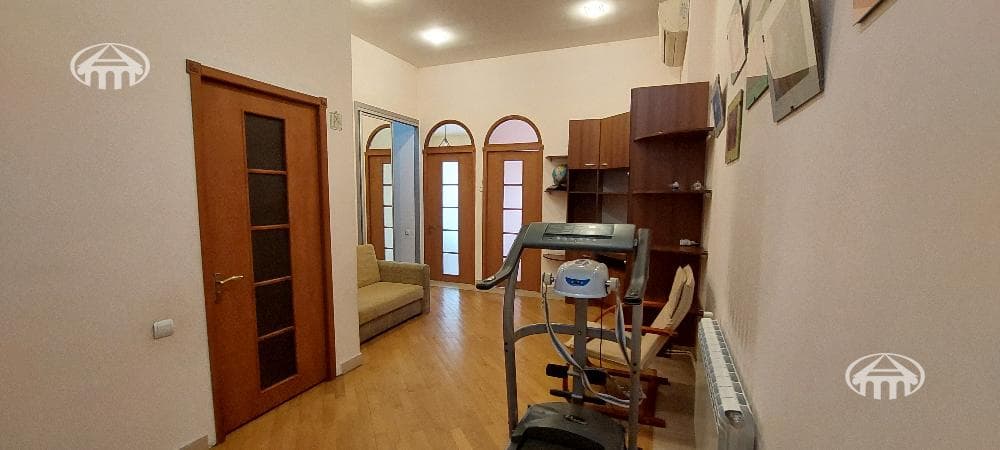 Բնակարան · 4 սեն. · 184 մ² · Կենտրոն