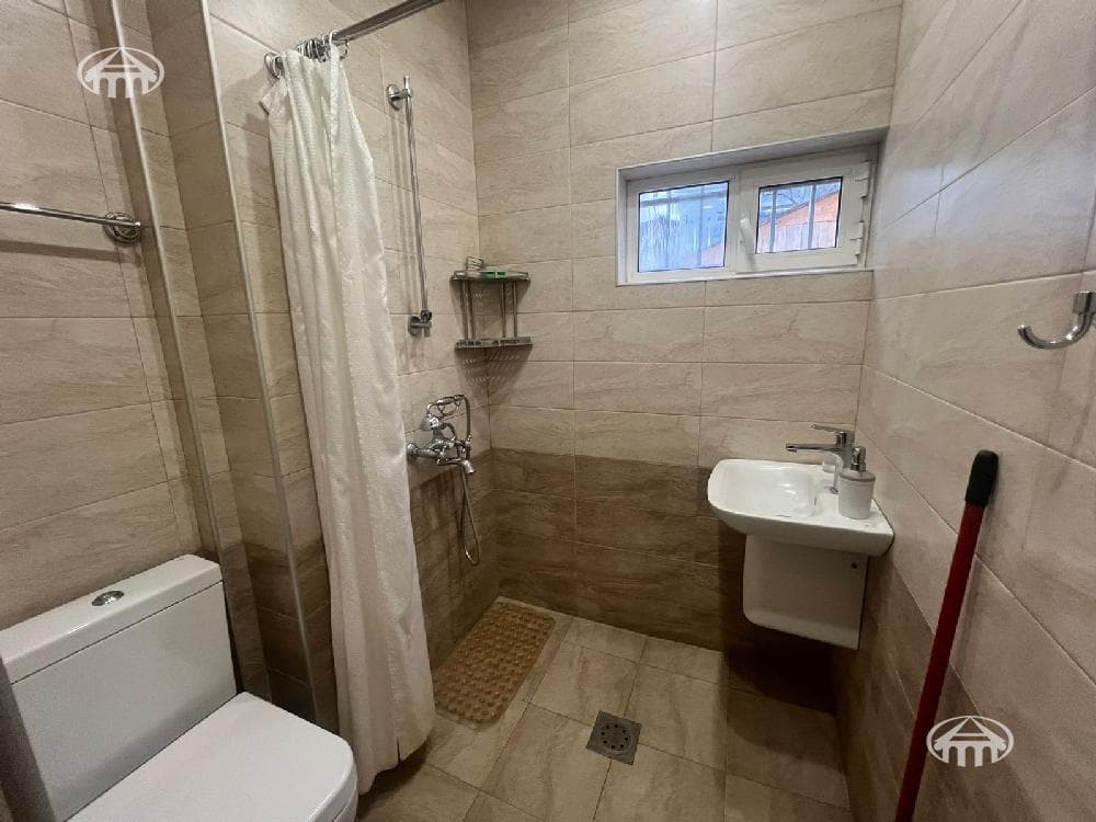 Отель · 9 комн. · 172 м² · Кентрон
