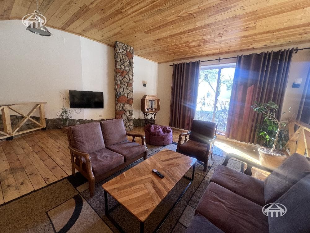 Hotel · 9 rooms · 1,200 m² · Djrvej