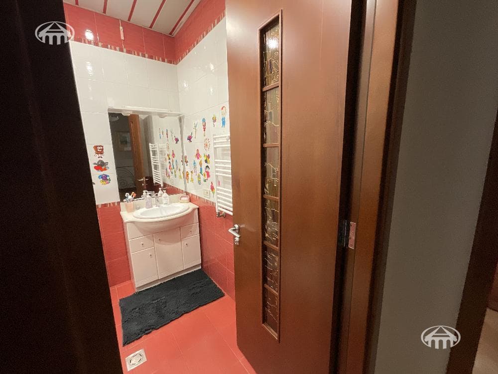 Квартира · 4 комн. · 161 м² · Кентрон