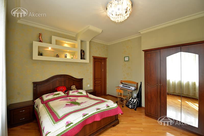 Особняк · 6 комн. · 349 м² · Аджапняк