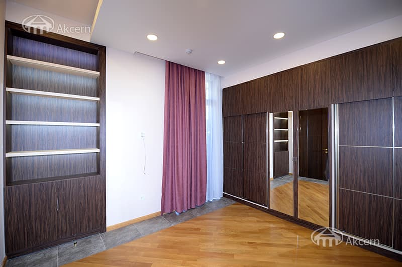 House · 5 rooms · 500 m² · Ajapnyak