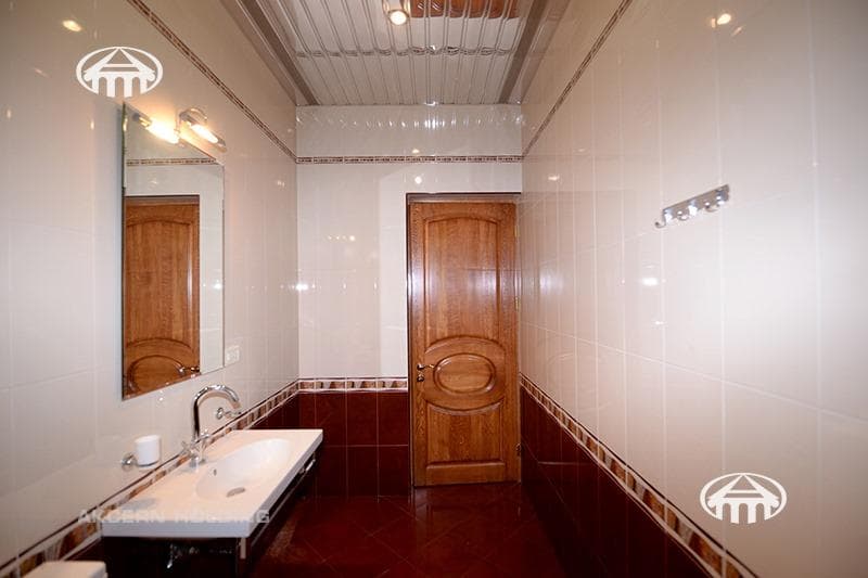 Особняк · 7 комн. · 243 м² · Кентрон