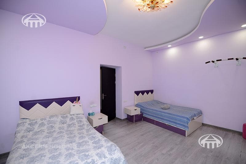 House · 4 rooms · 185 m² · Arabkir