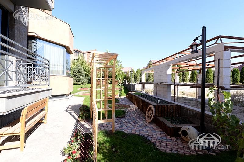 Mansion · 5 rooms · 1,014 m² · Vahagni