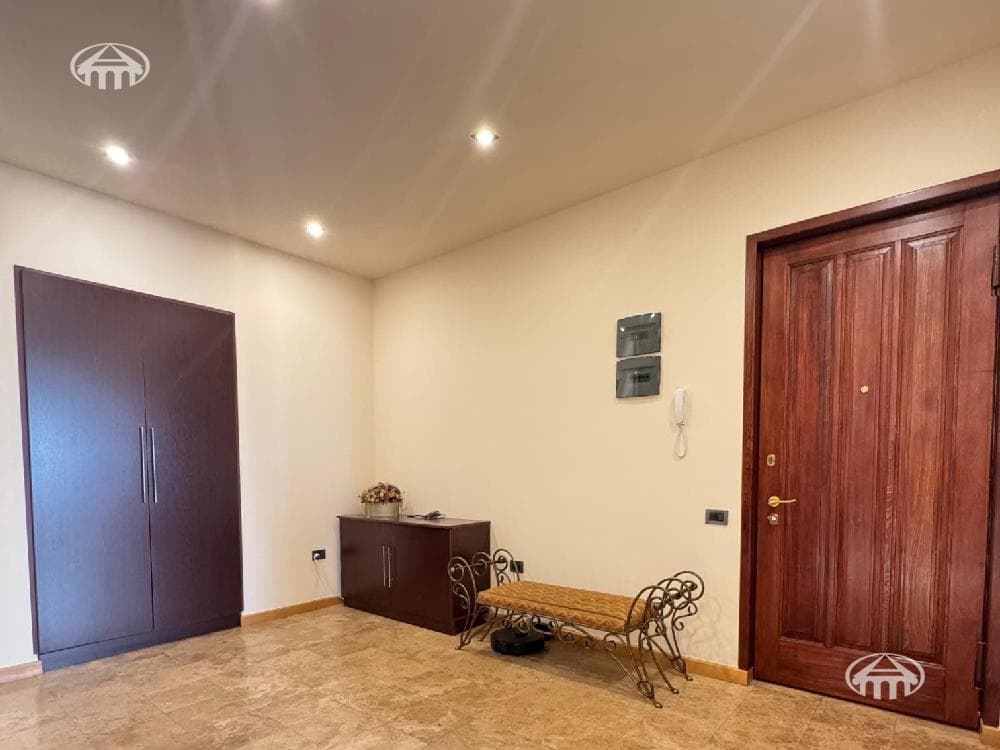 Apartment · 4 rooms · 166 m² · Kentron