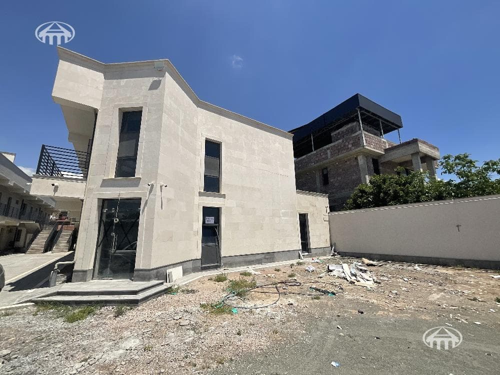 Retail · 68 m² · Qasax