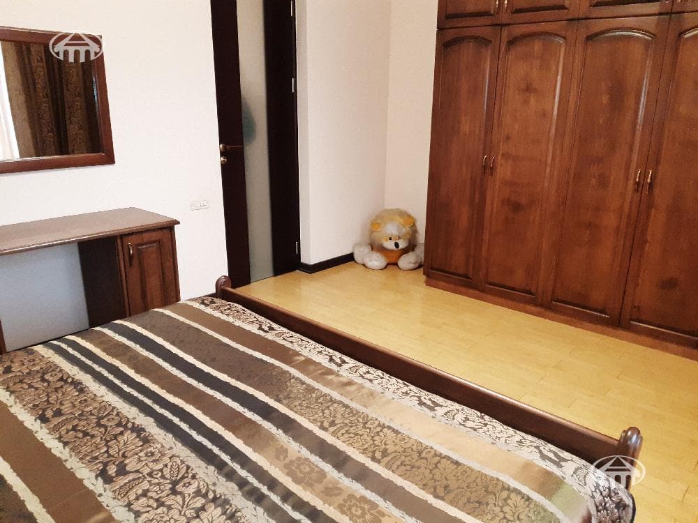 Дом · 5 комн. · 392 м² · Кентрон