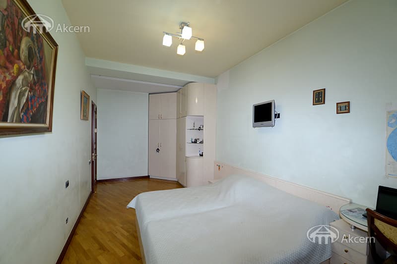 Квартира · 4 комн. · 127 м² · Кентрон