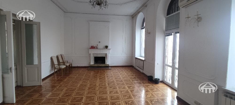 Офис · 180 м² · Кентрон