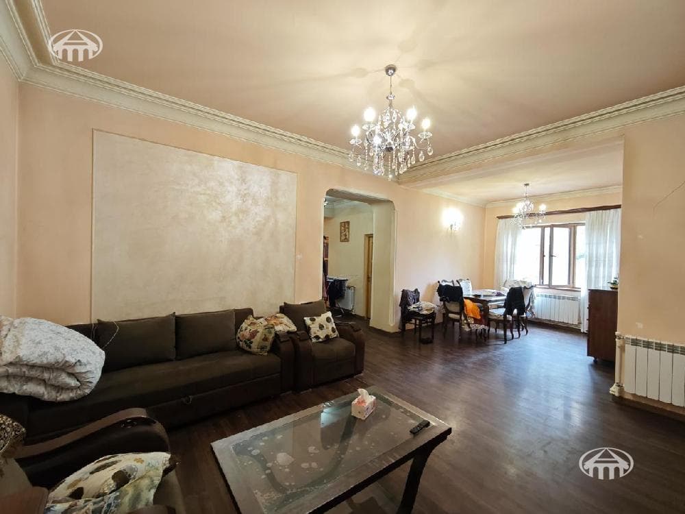 House · 5 rooms · 152 m² · Kentron