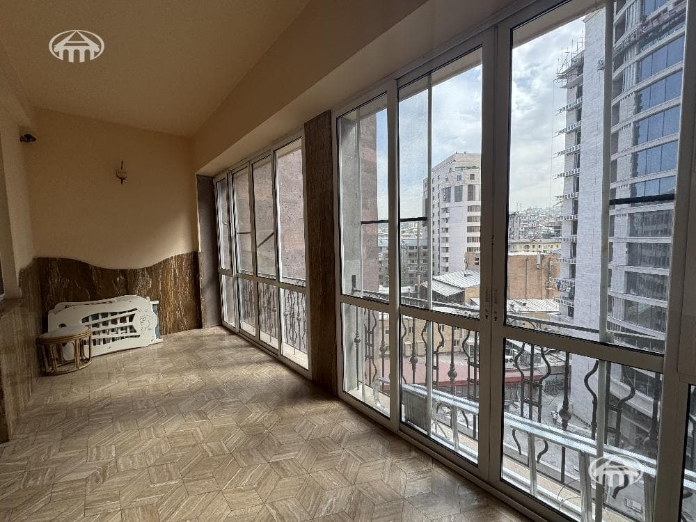 Квартира · 3 комн. · 160 м² · Кентрон