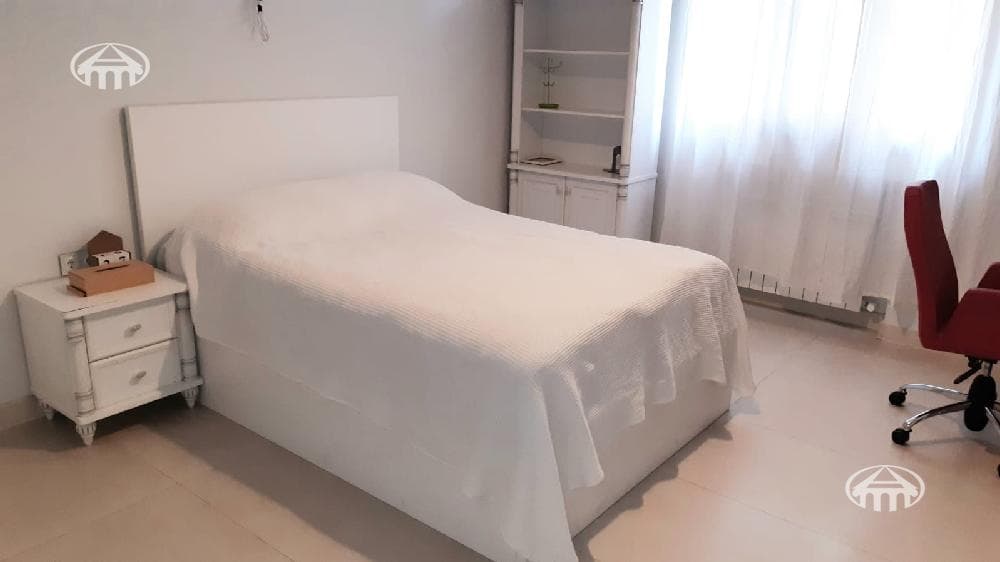 Квартира · 4 комн. · 203 м² · Кентрон