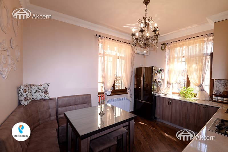 Дом · 4 комн. · 340 м² · Кентрон