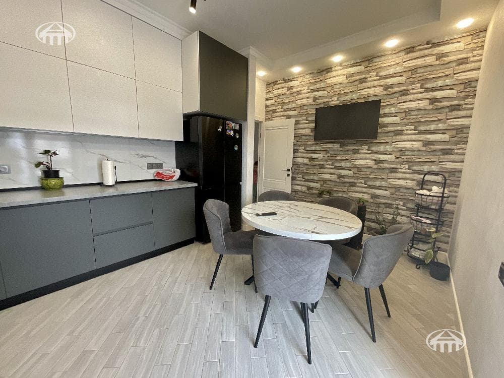 Mansion · 6 rooms · 260 m² · Avan