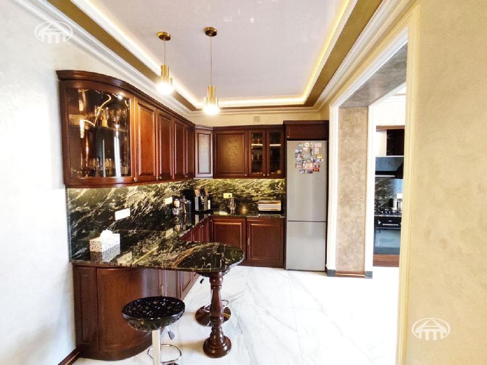 Apartment · 3 rooms · 86 m² · Kentron