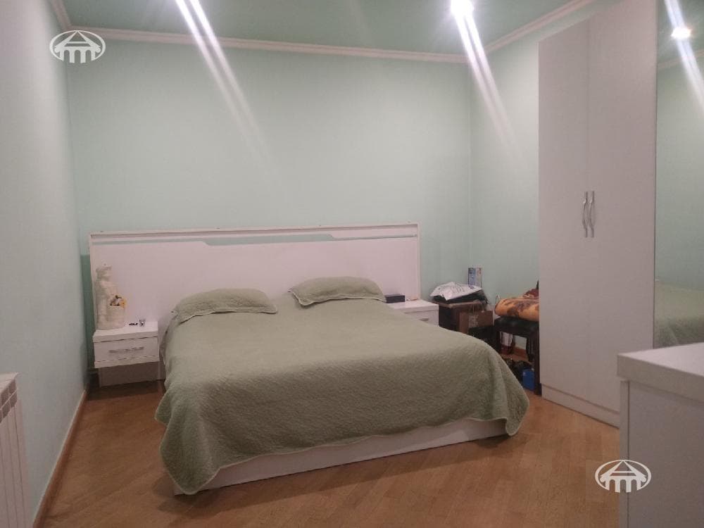 House · 5 rooms · 204 m² · Kentron