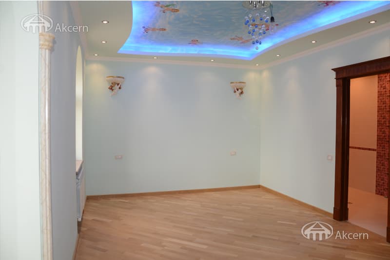 Дом · 5 комн. · 467 м² · Кентрон