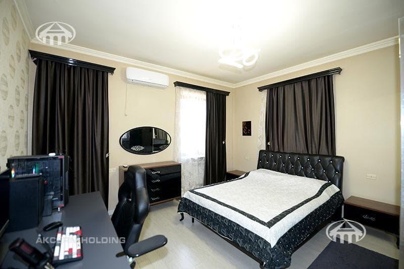 Mansion · 5 rooms · 330 m² · v. Arinj
