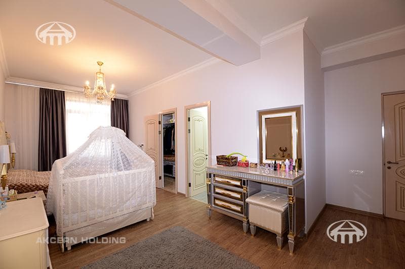 Mansion · 5 rooms · 290 m² · Avan