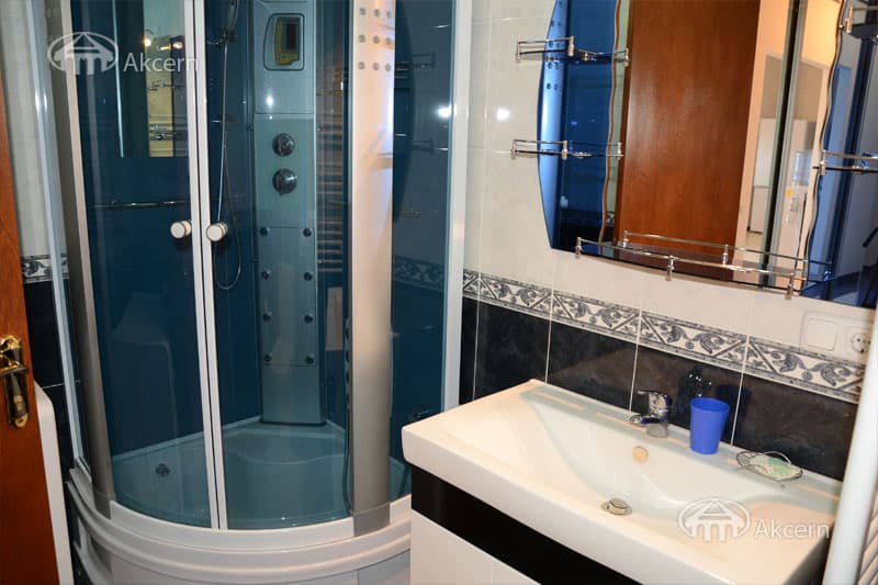 Apartment · 3 rooms · 93 m² · Kentron