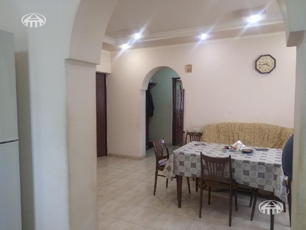 House · 3 rooms · 90 m² · Arabkir