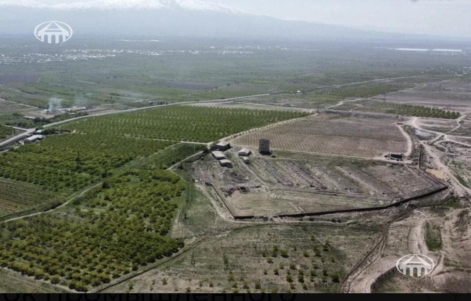 Other · 1,200 m² · Ginevet