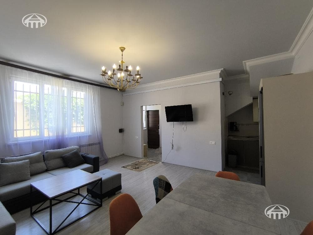 House · 4 rooms · 115 m² · Kentron