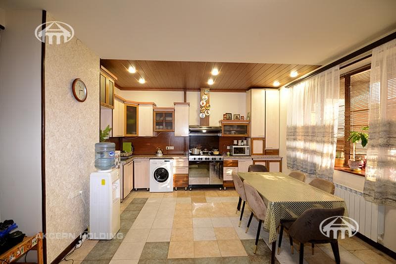 Квартира · 4 комн. · 177 м² · Кентрон