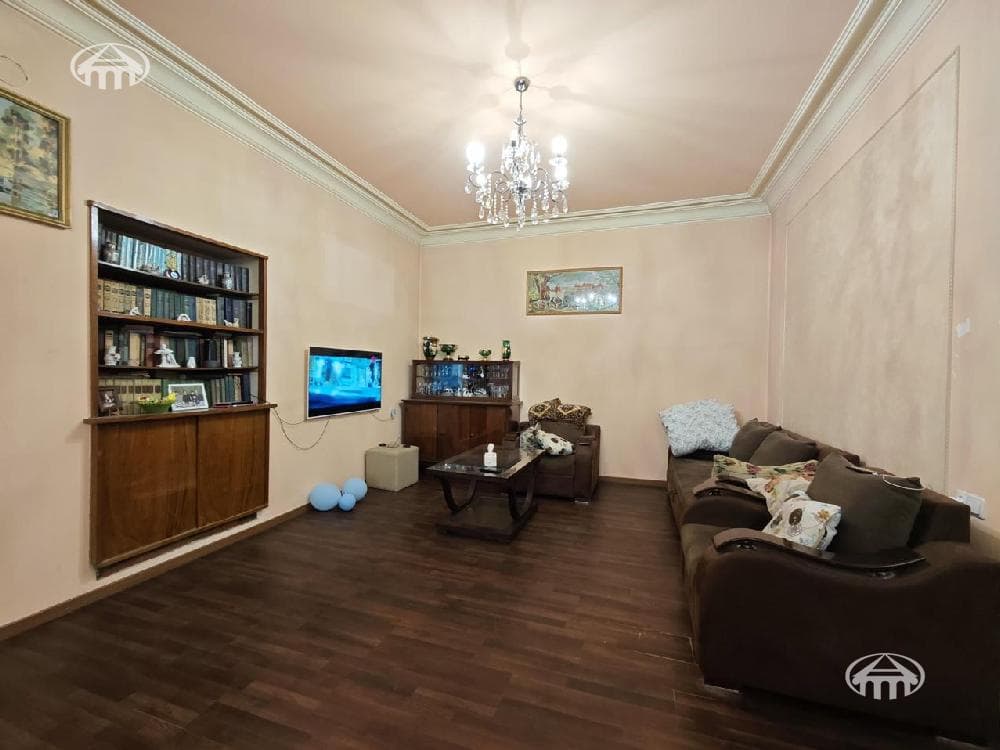 House · 5 rooms · 152 m² · Kentron