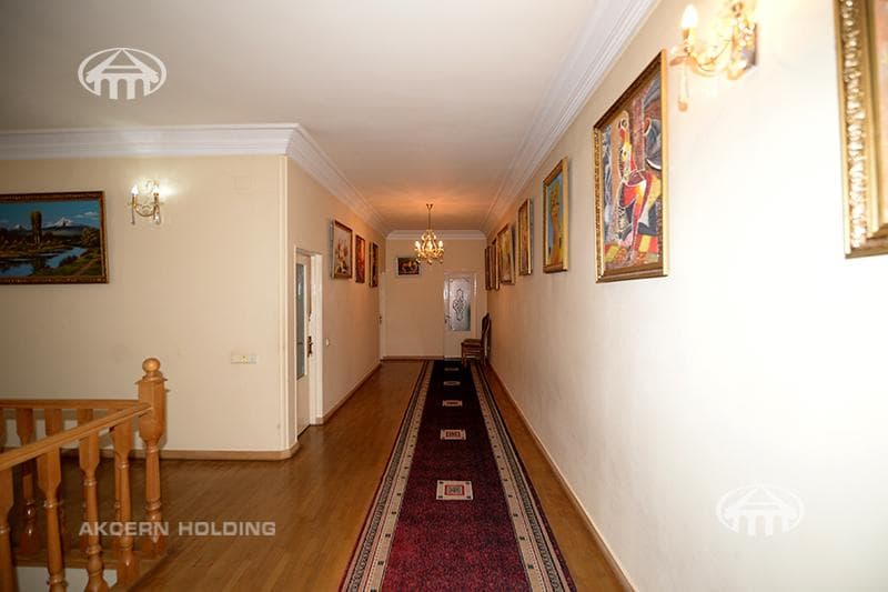 Дом · 7 комн. · 540 м² · Арабкир