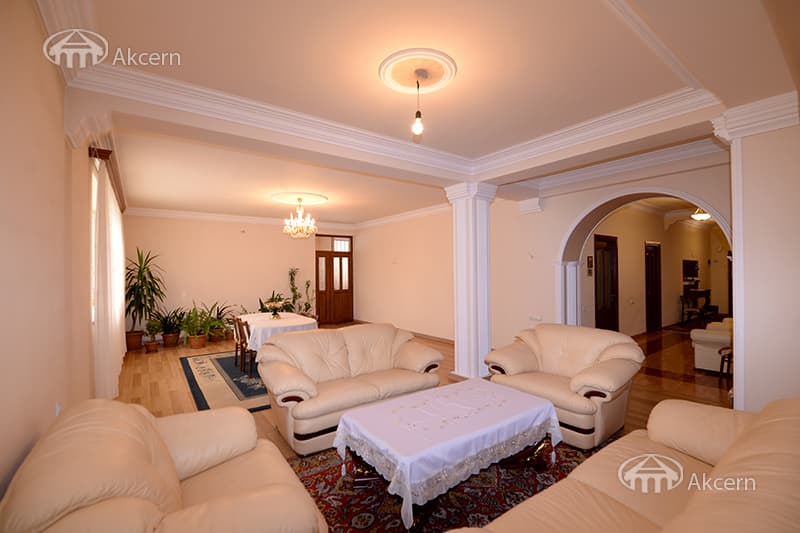 Квартира · 5 комн. · 251 м² · Арабкир