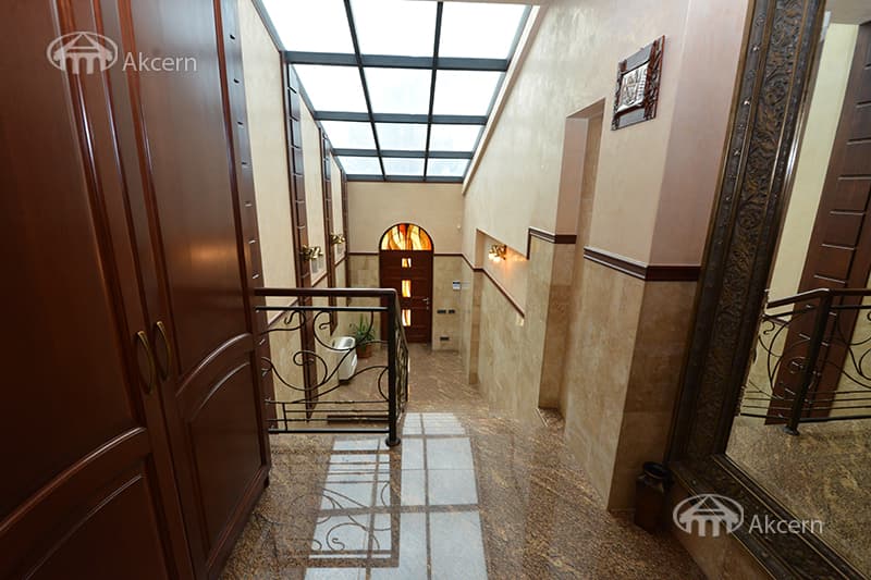 Mansion · 5 rooms · 745 m² · Arabkir