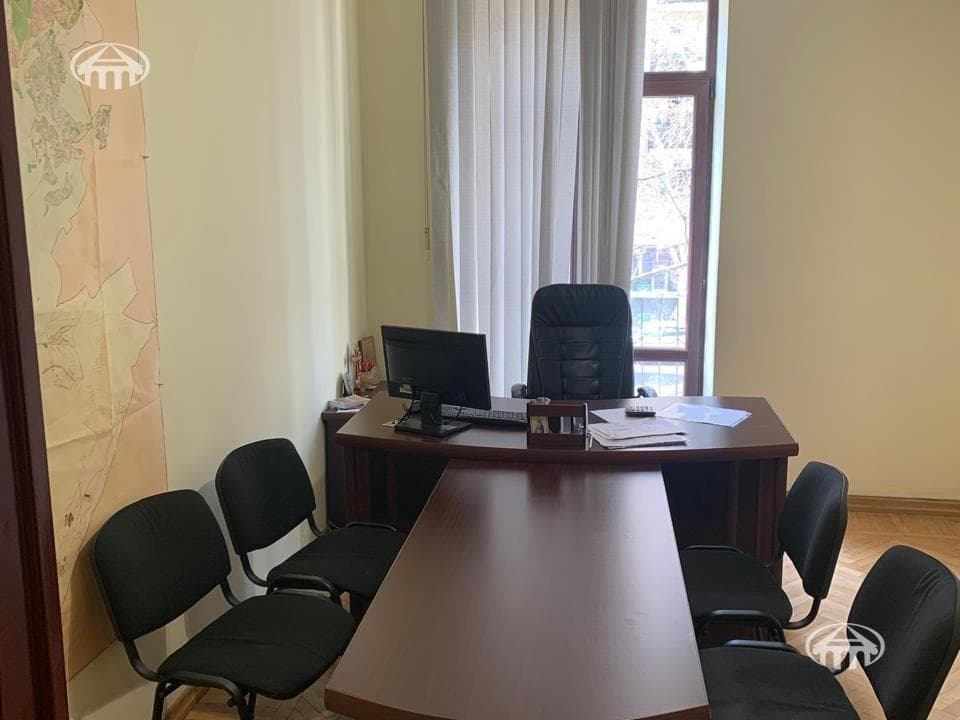 Բնակարան · 3 սեն. · 82 մ² · Կենտրոն