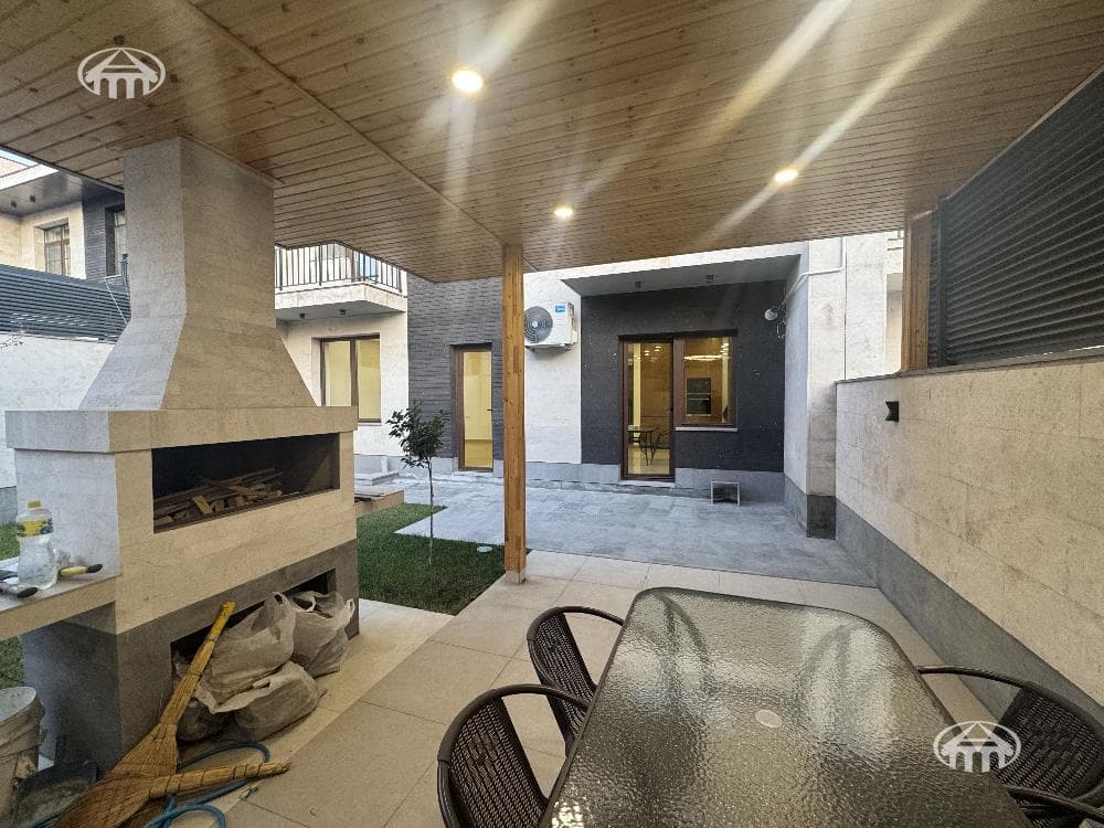 Townhouse · 4 rooms · 292 m² · Arabkir
