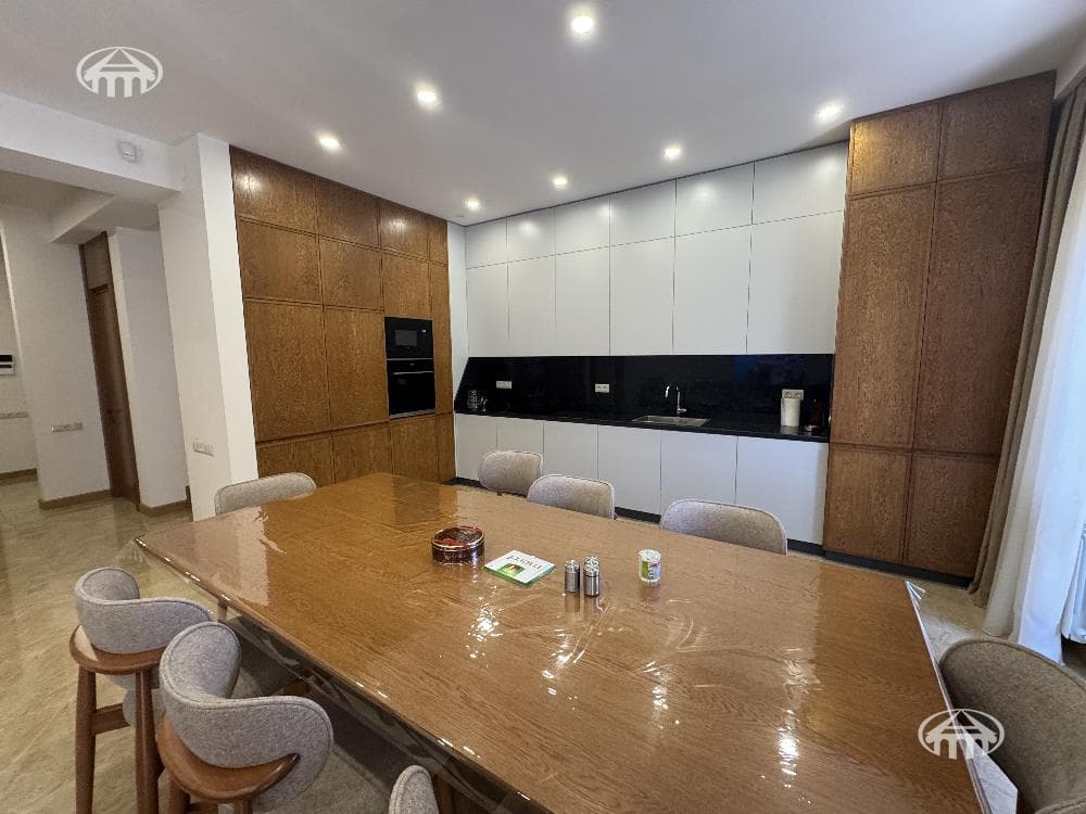 Townhouse · 4 rooms · 292 m² · Arabkir