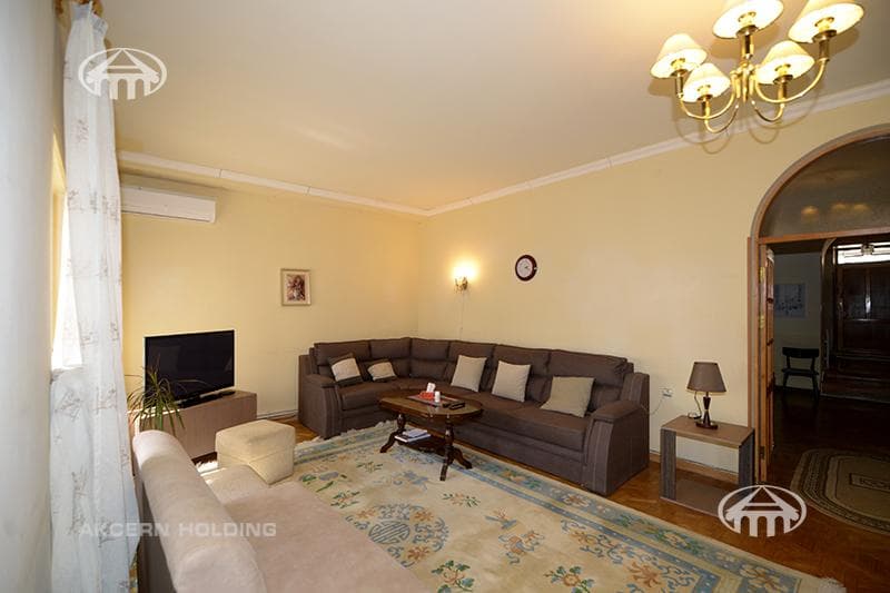 House · 5 rooms · 220 m² · Arabkir