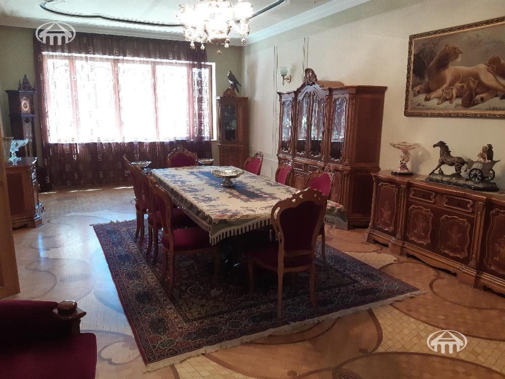House · 7 rooms · 774 m² · Kanaker-Zeytun