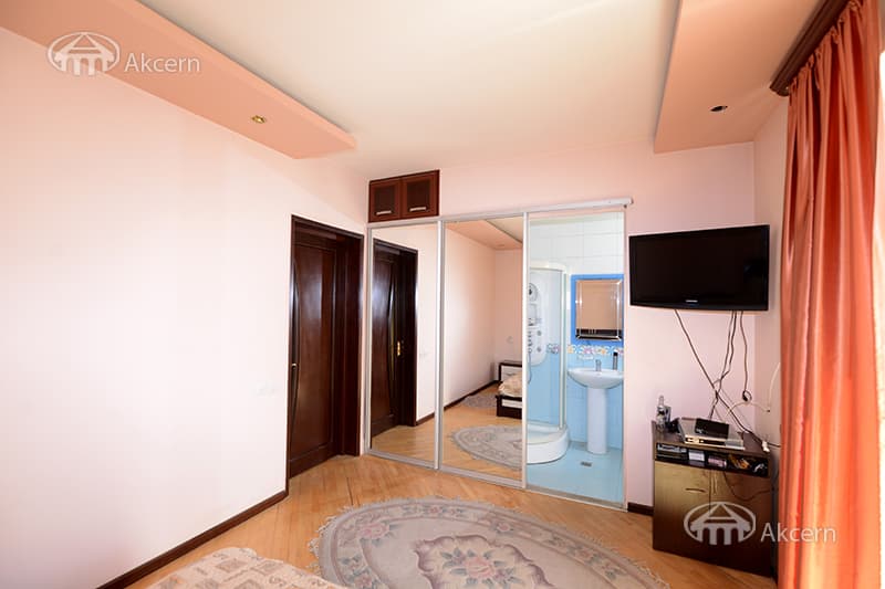 Дом · 5 комн. · 342 м² · Давташен